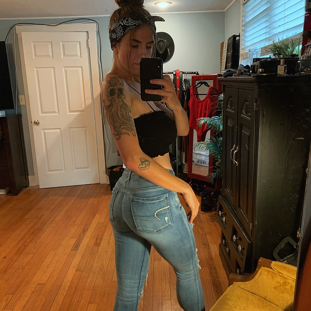 American Eagle Ripped Lightwash Jeans
